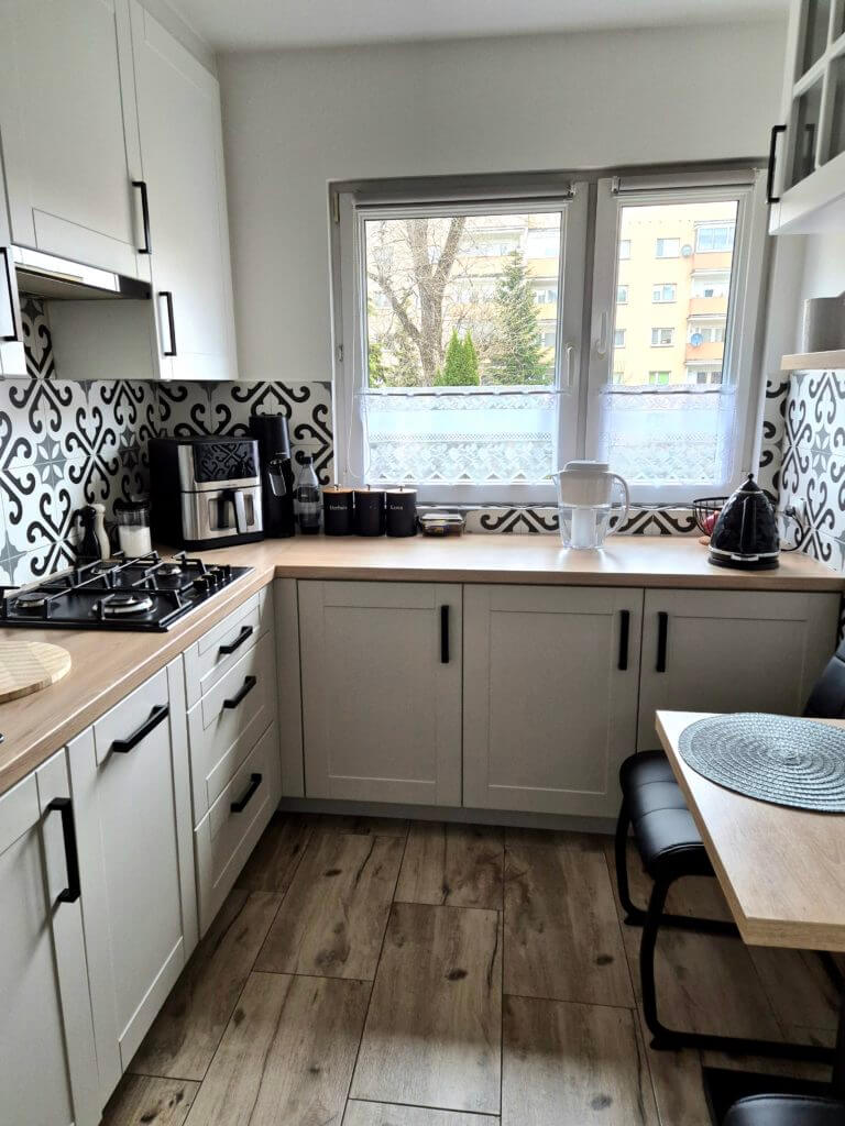 Jasna kuchnia premium z drewnianym blatem